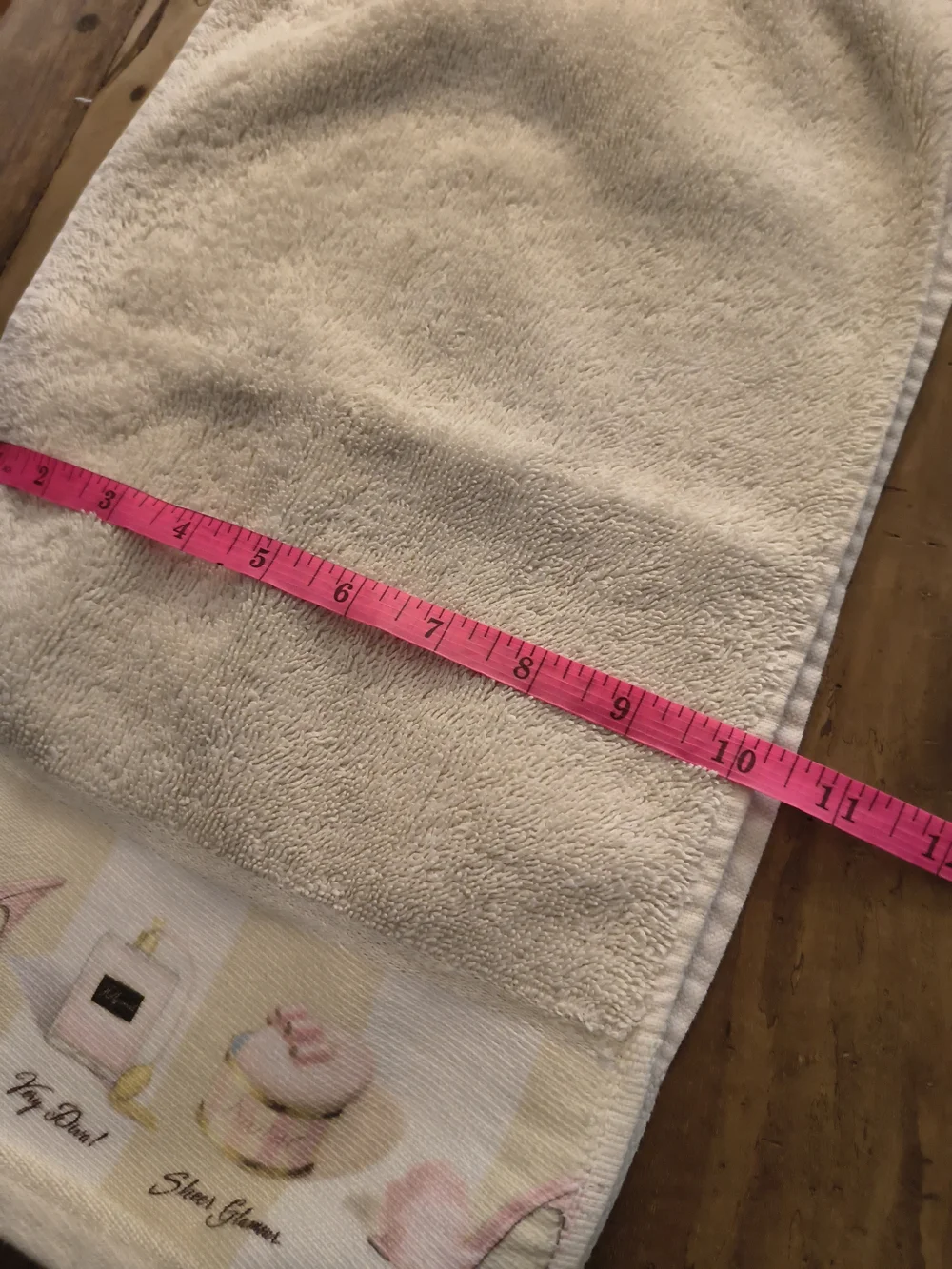 Hand Towel Pair with Pink Fashion Motif